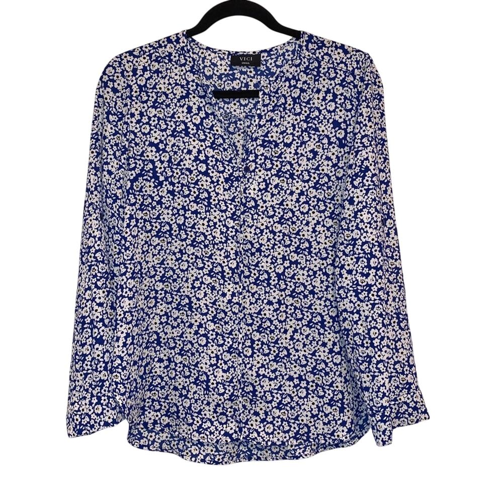 Vici Blue Floral Tabbed Sleeve V Neck Blouse